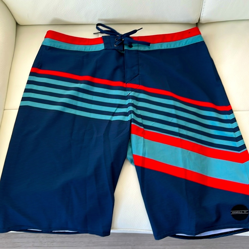 O’Neill Hyper freak Board Shorts Sz 34 EUC Two tone blue/Red drawstring closure